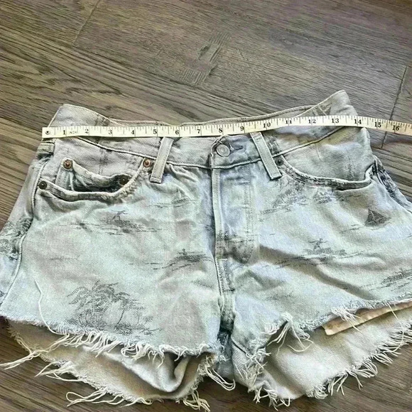 🔥Levi’s🔥 | Vintage jeans shorts with surfers and palm tree designs - Picture 6 of 16